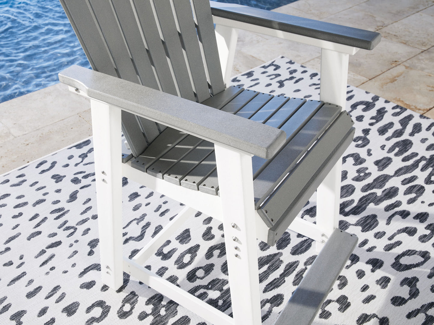 Transville - Barstool (Set of 2) - Gray / White