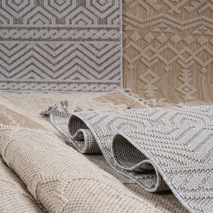 Guros - 6' X 9' Traditional Indoor / Outdoor Area Rug - White / Gray