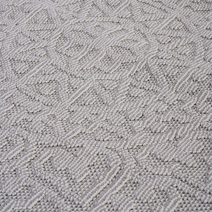 Guros - 6' X 9' Medallion Indoor / Outdoor Area Rug - White / Ivory