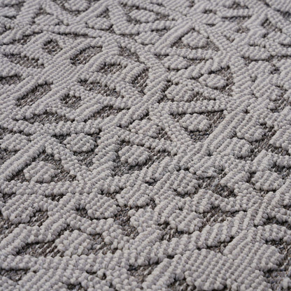 Guros - 6' X 9' Medallion Indoor / Outdoor Area Rug - Gray / White