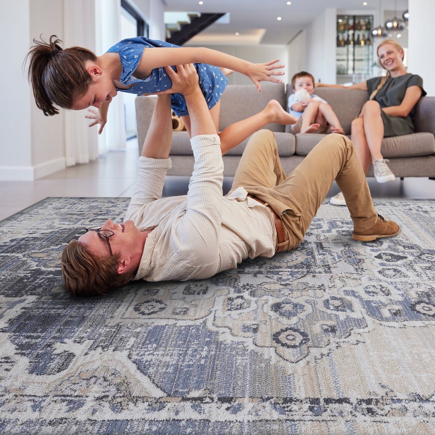 Payas - 6' X 9' Medallion Area Rug - Cream / Blue
